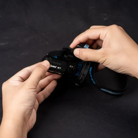 Wuben E7 Best i Test Hodelykt 1800LM Sort