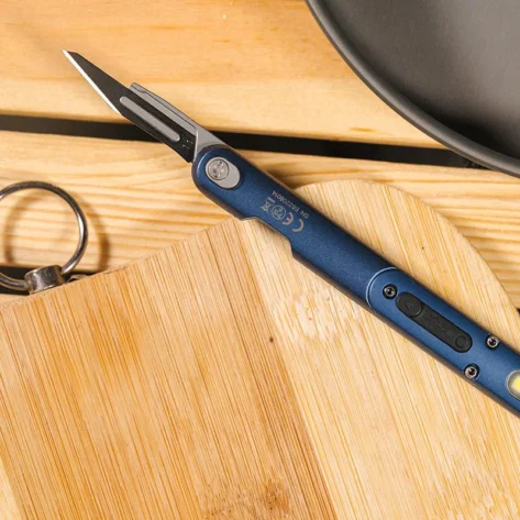 Wuben E62 Multifunksjonell Lommelykt og Kniv_5